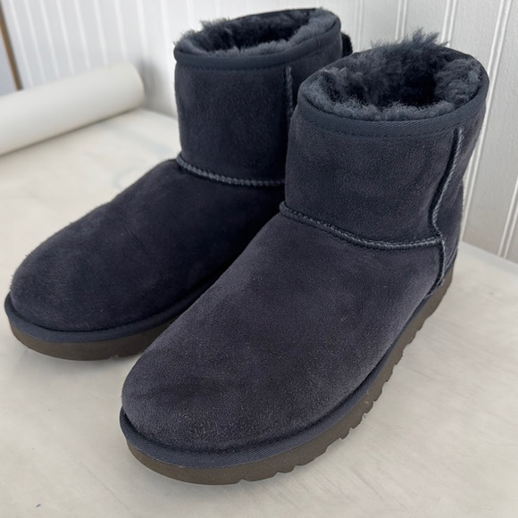 UGG CLASSIC MINI ll BOOTS    EVE BLUE  
EXCELLENT CONDITION   SIZE 9 - Picture 4 of 11